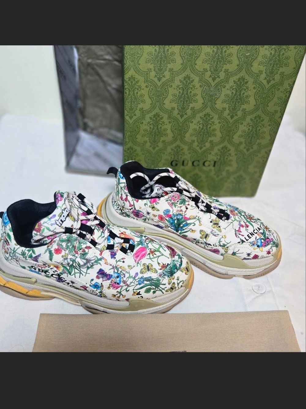 Source Unknown Floral Print Leather Sneakers with Box And Dustbag